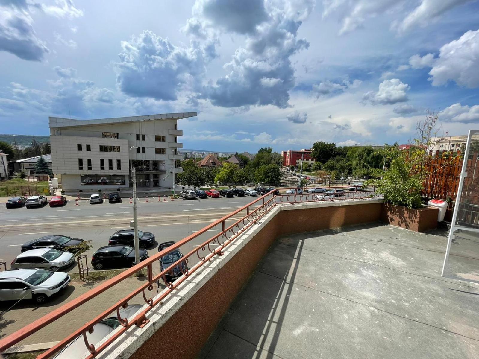 Propriete Ten - Close To University, Hospital And Downtown Iasi Ngoại thất bức ảnh